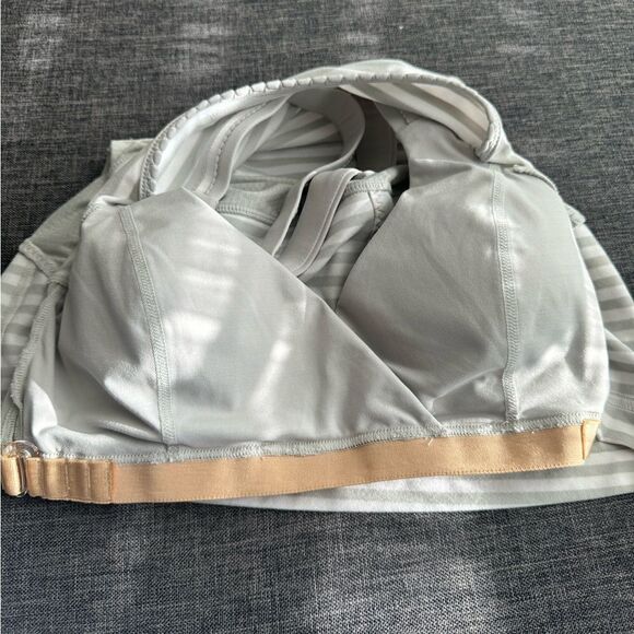 Lululemon Cross My Heart Tank Size 4 - Picture 9 of 11